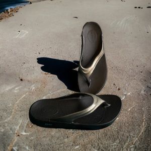 W10 OOFOS Oolala NEW Platinum